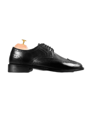 Medallion wingtip derby black crust