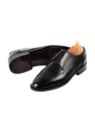 Medallion wingtip derby black crust